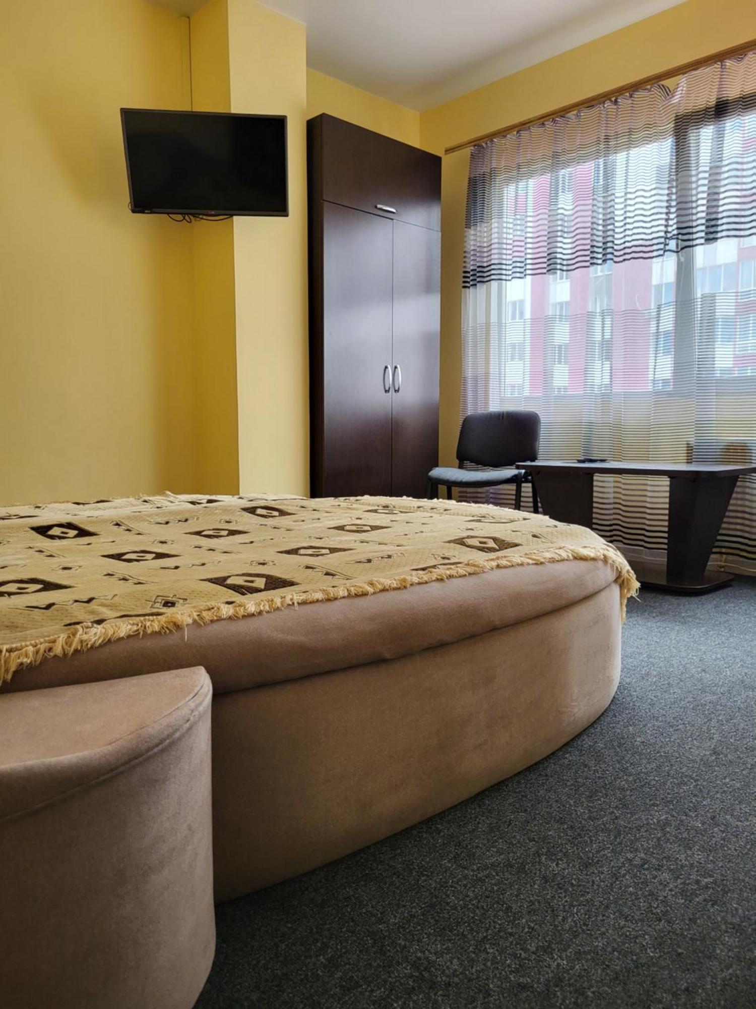 Амстердам Hotel คเมลไนป์สกาเย ภายนอก รูปภาพ